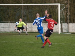 Tim Van Daal ziet zijn schot naast gaan